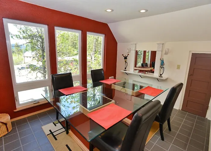 Room With A View - Walk To Downtown Restaurants - Payette Lake - Shopping And Beach